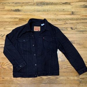 Black classic Levi’s denim jacket
